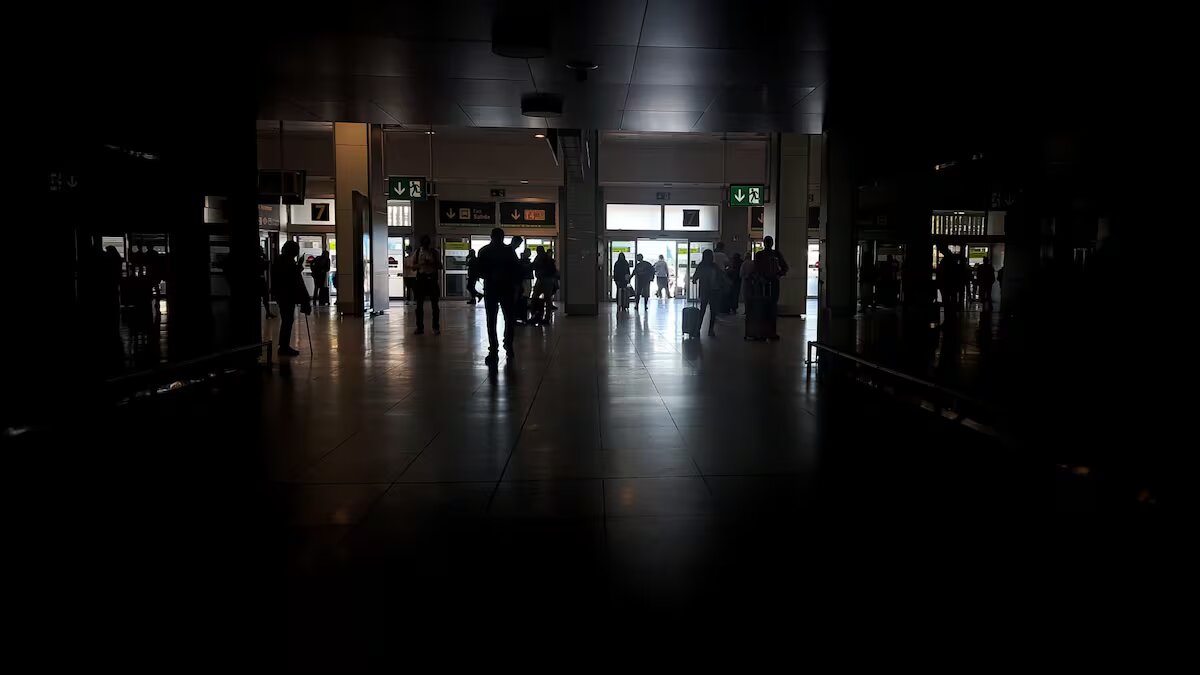 Un gran apagón general afecta a toda España: Red Eléctrica calcula que podría tardar entre seis y 10 horas en recuperar el sistema