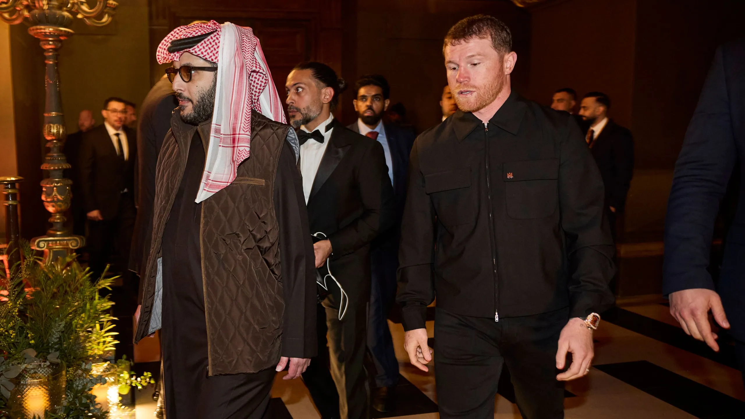 Canelo Álvarez ya está en Arabia; así fue recibido el boxeador tapatío previo a su pelea contra Scull