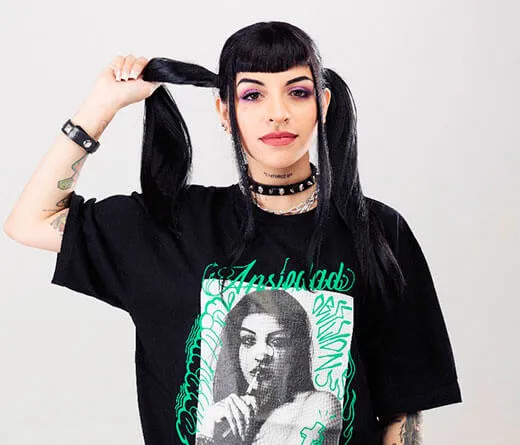 Cazzu rompe en llanto por emotiva carta de su abuelita en la que le recuerda su infancia