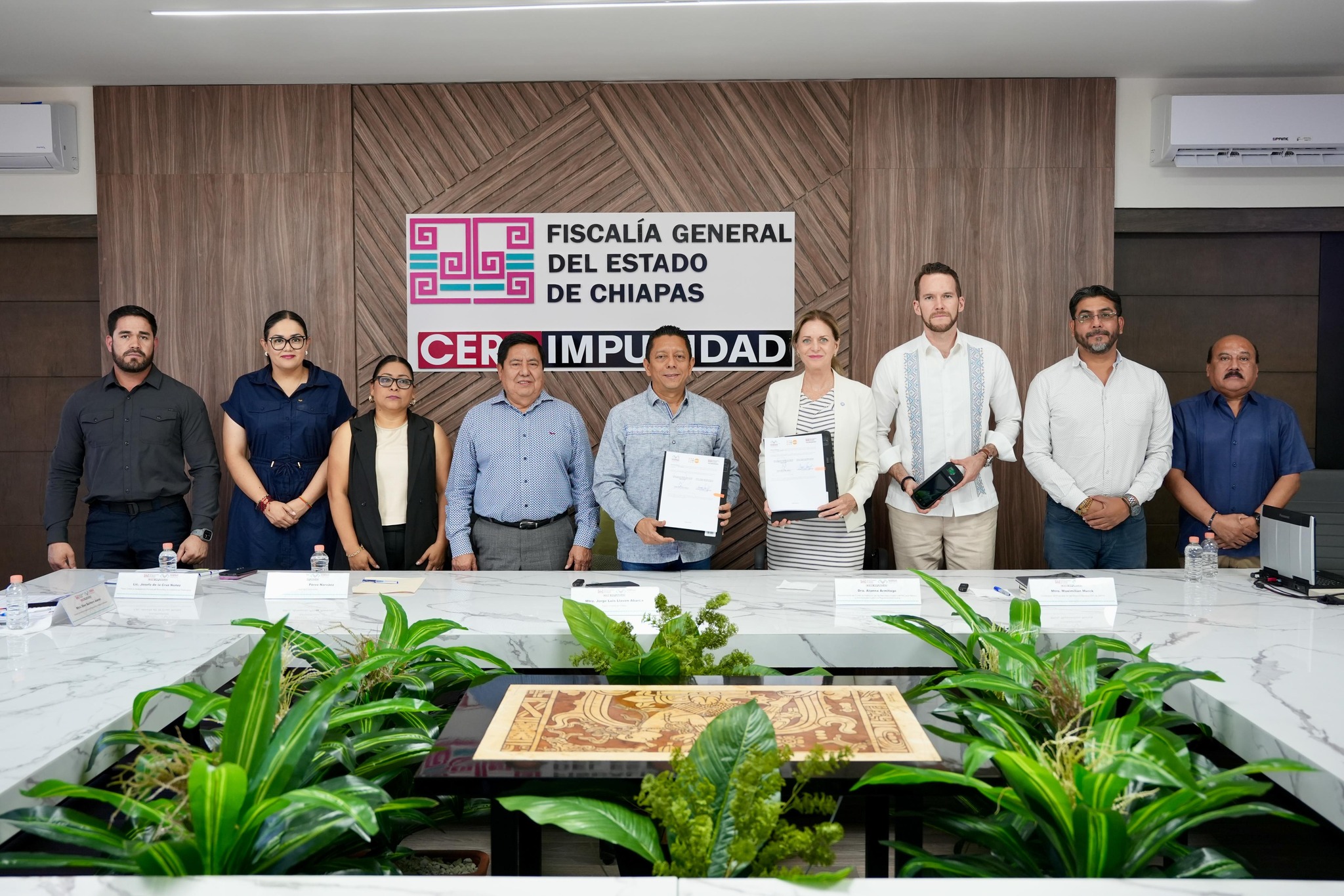 Jorge Llaven firma Convenio de Colaboración con Alanna Armitage, representante de la UNFPA