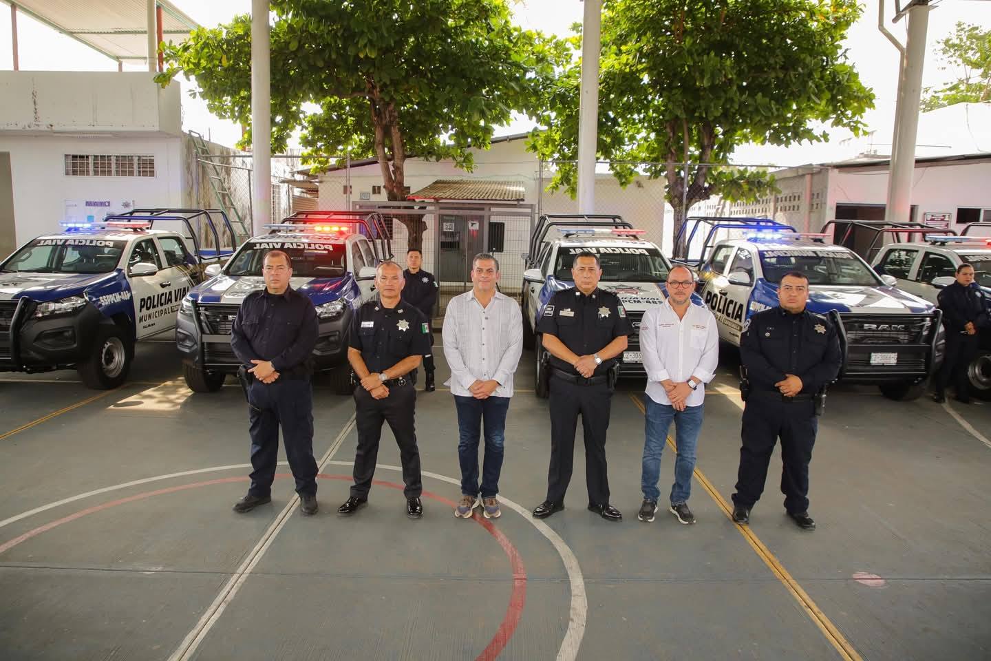 Para reforzar las tareas de seguridad y vigilancia, entrega Yamil Melgar patrullas a la SSPyPCM