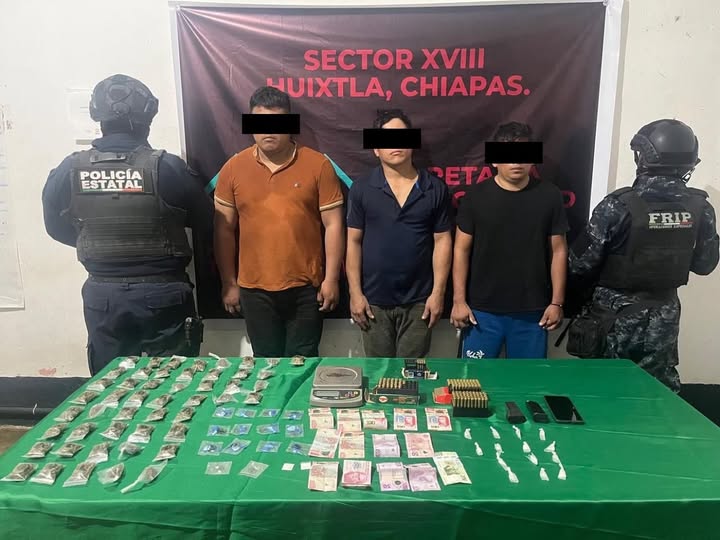 Detienen a tres personas con presunta droga y cartuchos útiles en Huixtla
