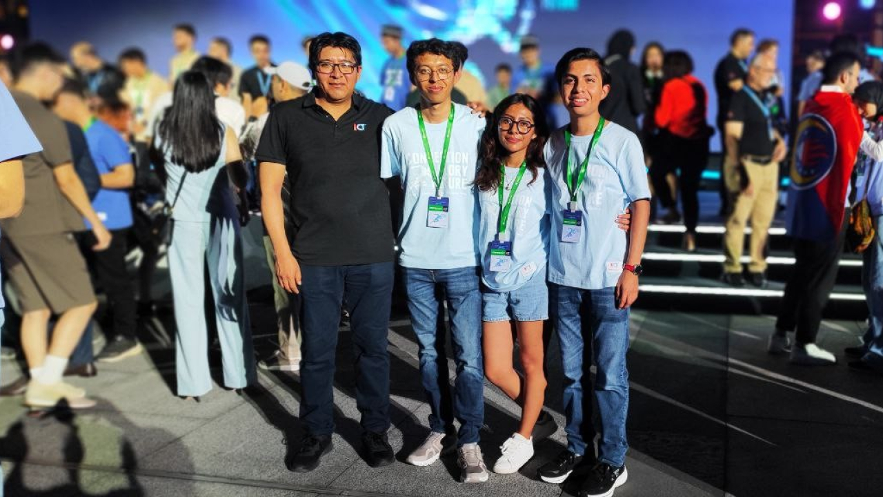 Cuatro mexicanos participan en competencia tecnológica en China