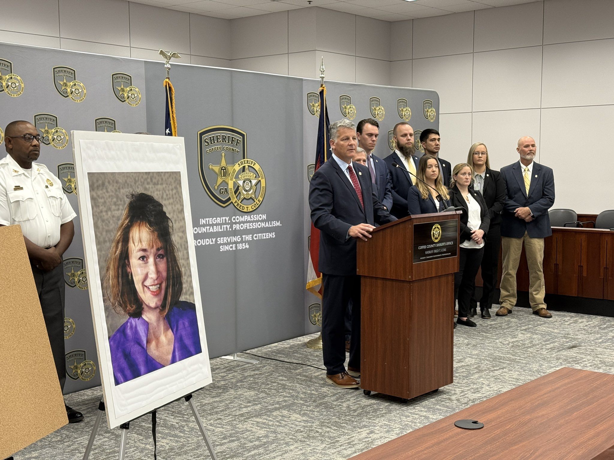 Tras 19 años capturan a Jon Worrell, acusado de matar a su esposa y huir con su amante, la niñera de sus hijos