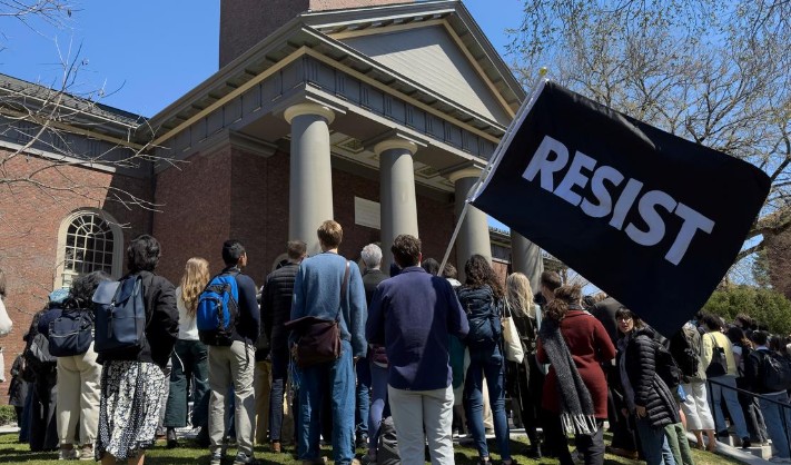 Universidad de Tokio considera aceptar estudiantes afectados por veto de Trump a Harvard
