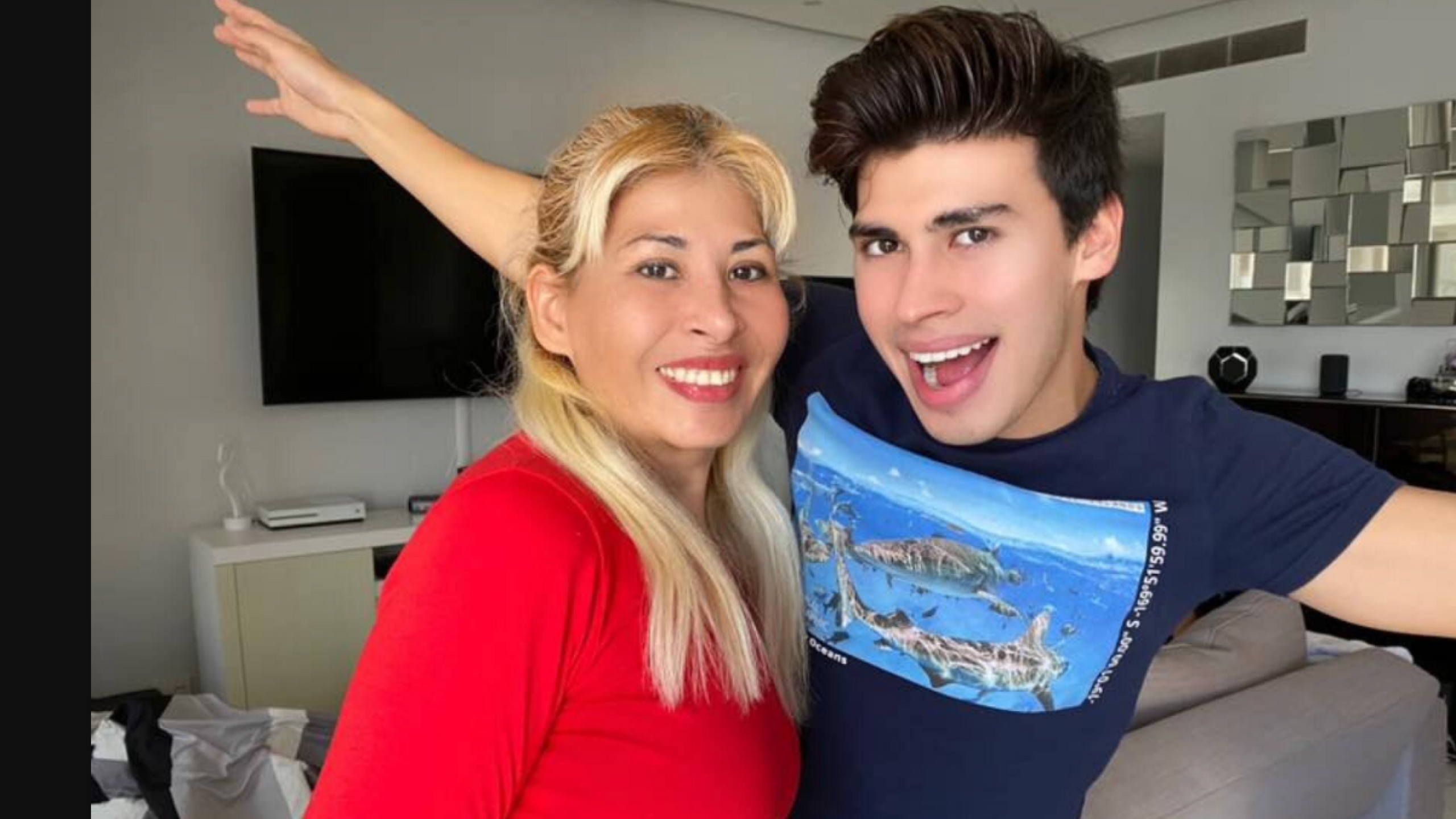 La Divaza llora por la muerte de su madre