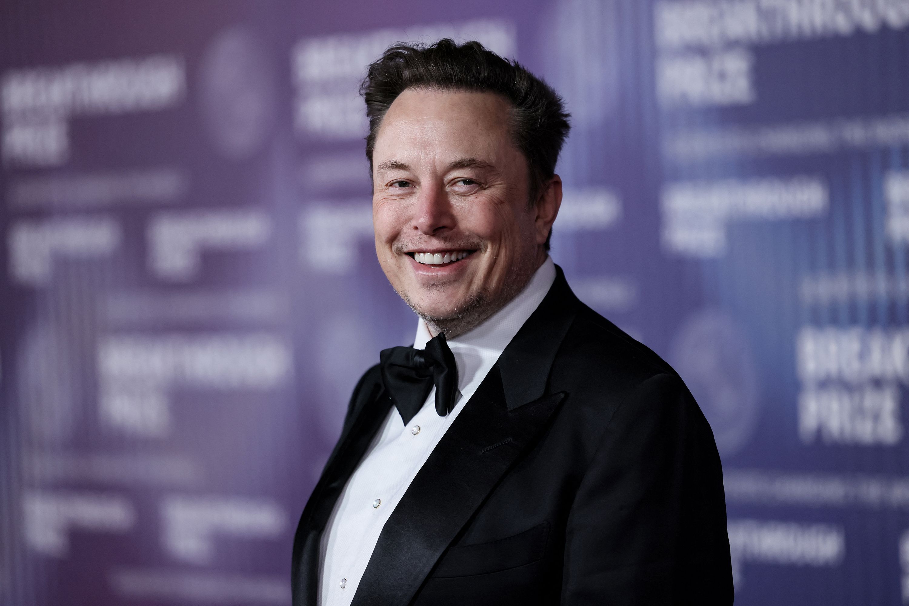 Musk anuncia lanzamiento de 10 taxis autónomos en Austin para finales de junio