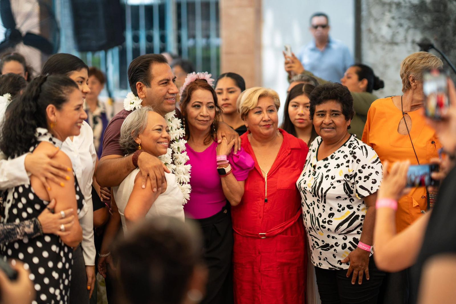 Eduardo Ramírez celebra con las madres de Tuxtla y reafirma su compromiso con el bienestar de las mujeres