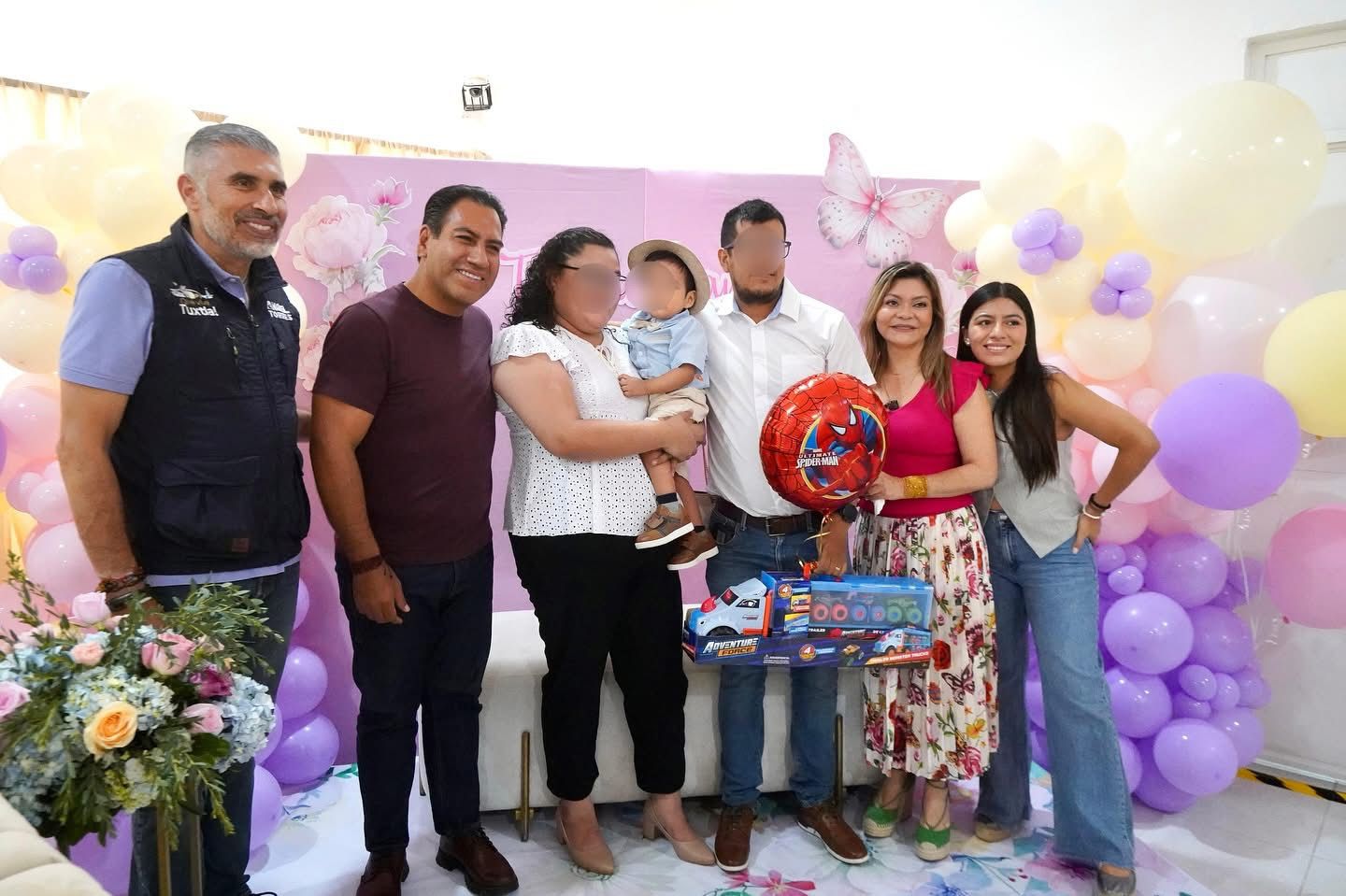 En el Día de las Madres, Eduardo Ramírez y Sofía Espinoza acompañan la integración de nuevas familias