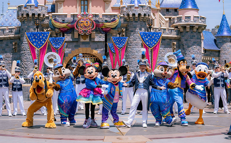 Disneyland cerrará 8 de sus más grandes atracciones