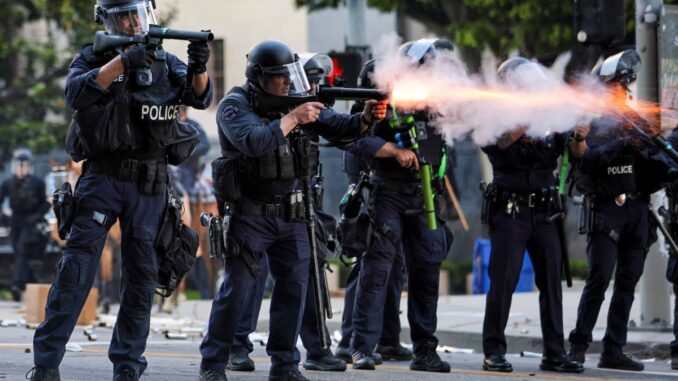 Protestas contra redadas migratorias no detendrán las deportaciones, advierte la Casa Blanca