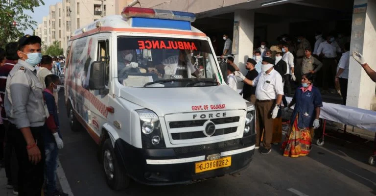 Hallan al primer sobreviviente del vuelo de Air India que se accidentó en una residencia médica