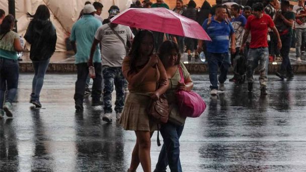 Tormenta provoca daños materiales y apagones en Huixtla