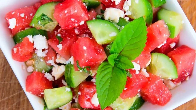Ensalada fresca de sandía, pepino y menta: la combinación inesperada del verano