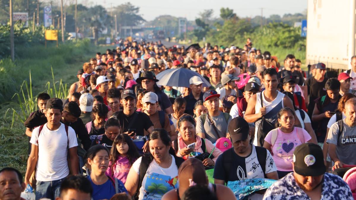 Caravana de 300 migrantes parte de Chiapas hacia la CDMX