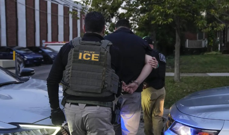 Muere mexicano dentro de un centro migratorio en California que ha sido acusado de negligencias