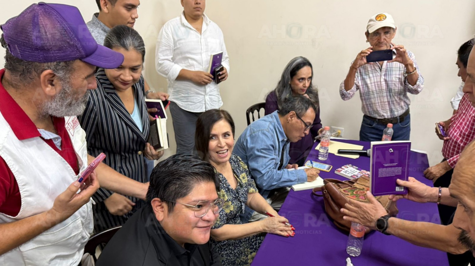 Presentan el libro Difamados y perseguidos de la 4T