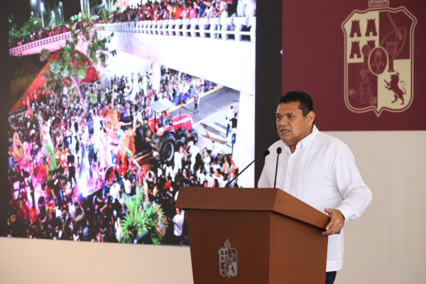 Cumple Javier May el 90% de sus compromisos