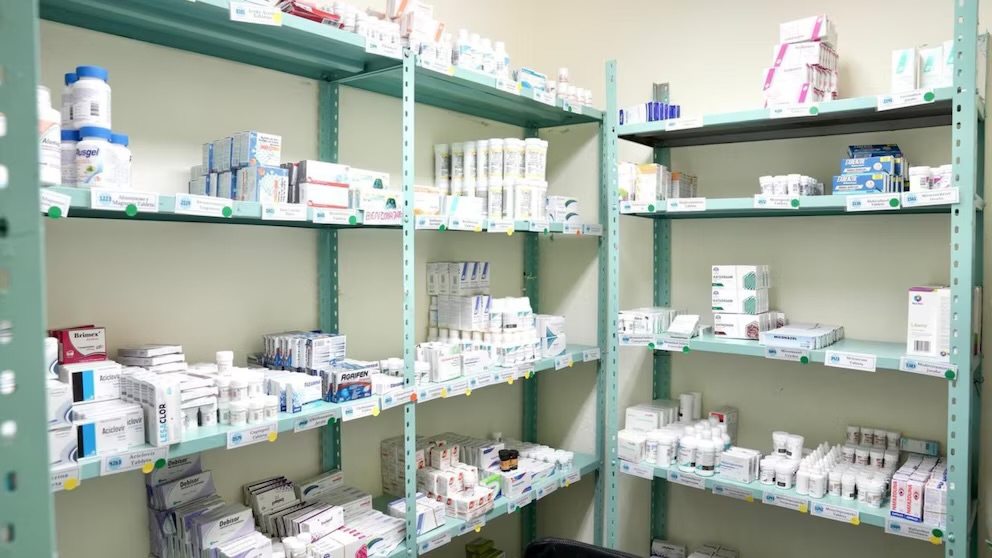 Gobierno exhibe a empresas que no han cumplido con abasto de medicamentos