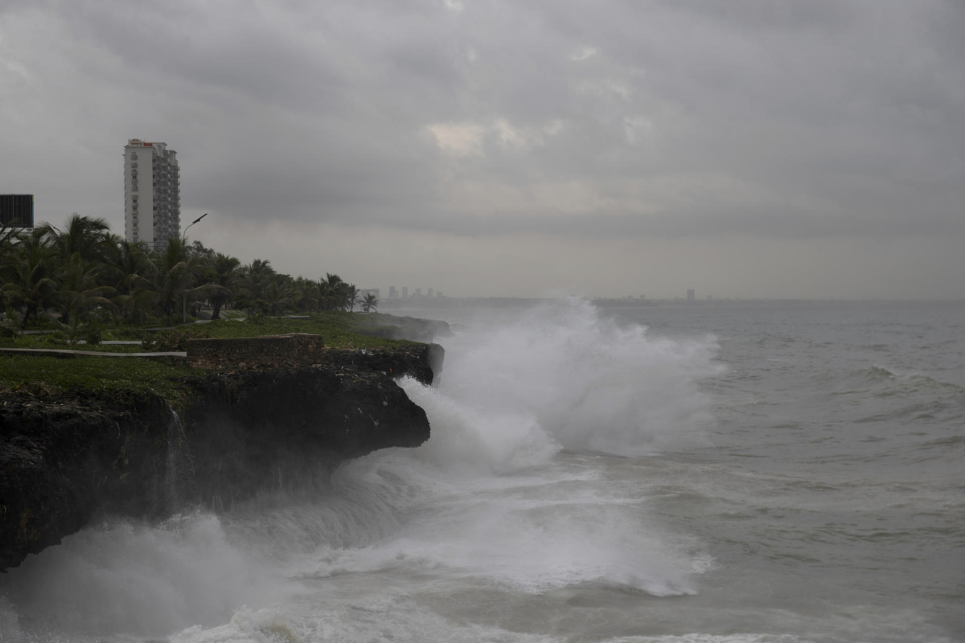 República Dominicana en alerta por la tormenta Melissa, que amenaza al vulnerable Haití