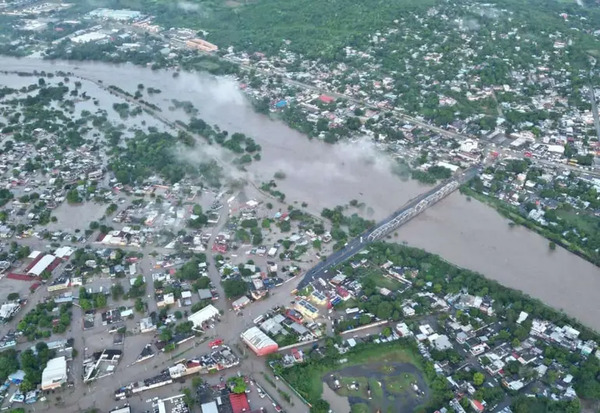 Enviarán 40 toneladas más de ayuda a Veracruz: Javier May