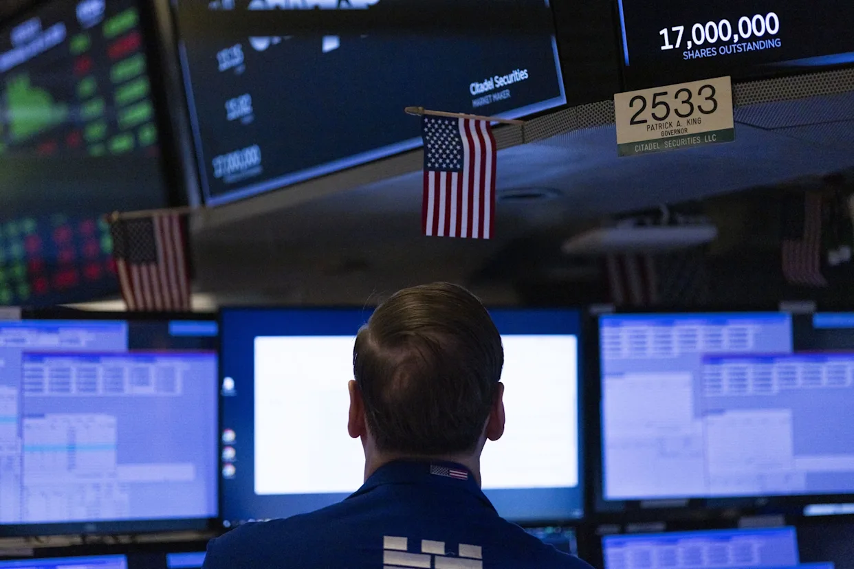 Wall Street cierra la semana con pérdidas tras la amenaza de aranceles de Trump