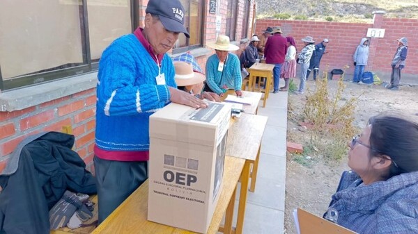 Bolivia elige presidente en segunda vuelta este domingo