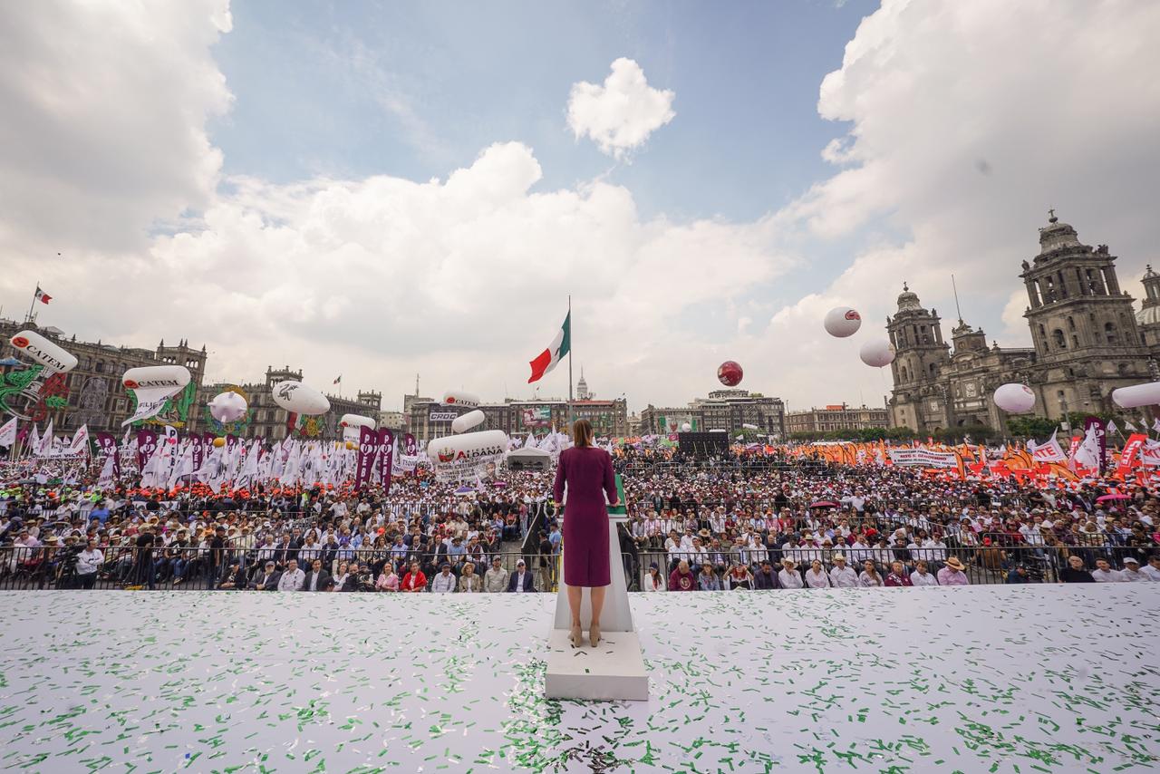 Miles de mexicanos se dieron cita en el Zócalo de la Ciudad de México para respaldar los trabajos que encabeza la presidenta de México, Claudia Sheinbaum