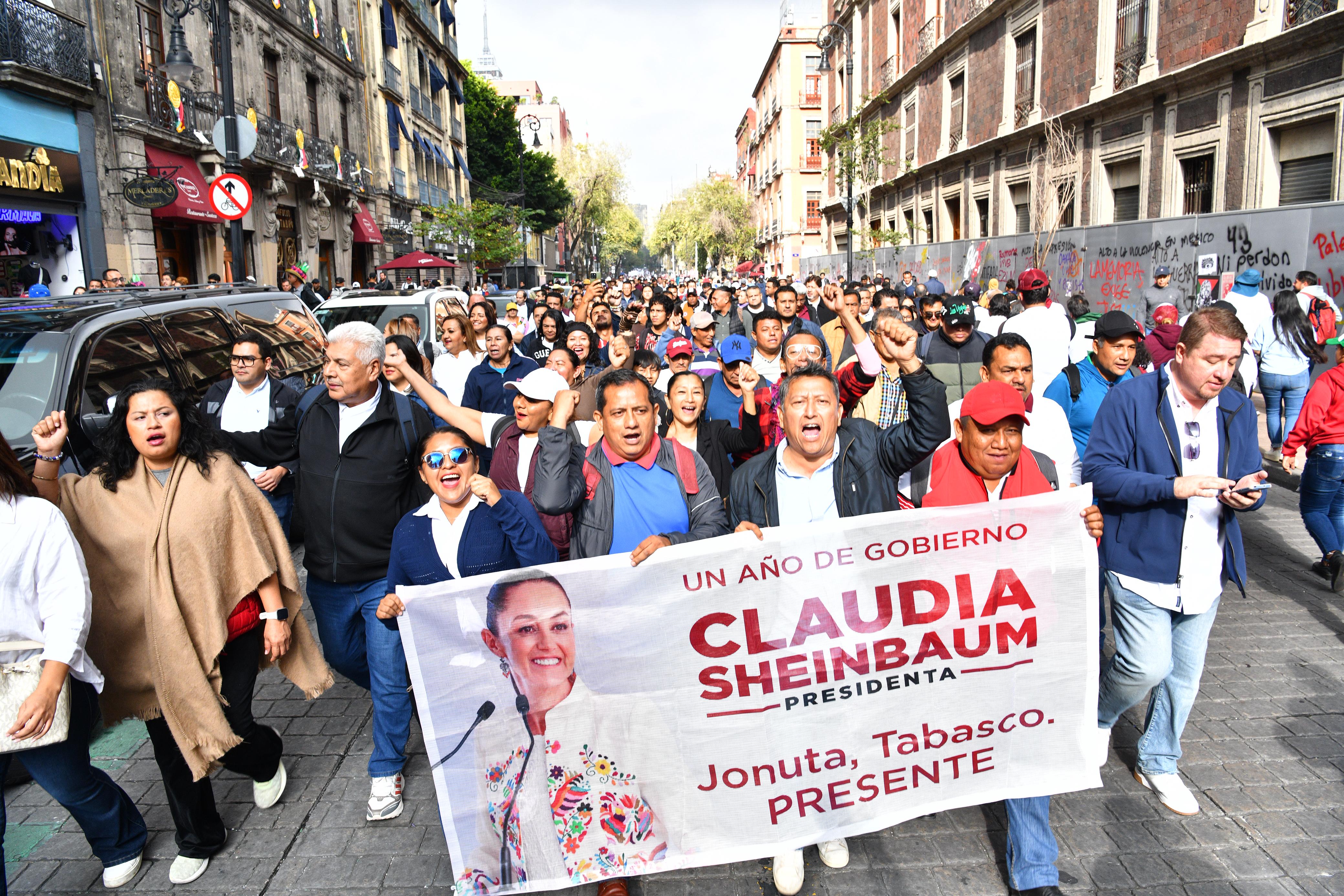 Miles de tabasqueños respaldan a Claudia Sheinbaum en el Zócalo