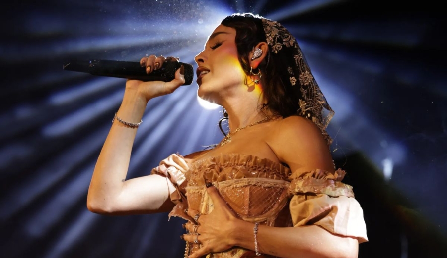 Danna impactó en la Gala Vogue de Día de Muertos 2025