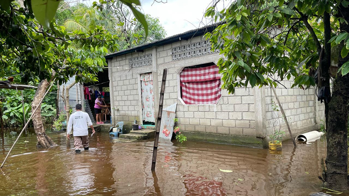 SSP auxilia a familias afectadas por inundaciones en Suchiate, Chiapas