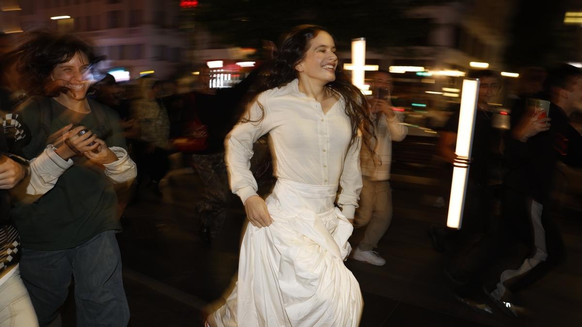 Rosalía presenta «Lux», su nuevo disco, con un anuncio en Times Square y Madrid