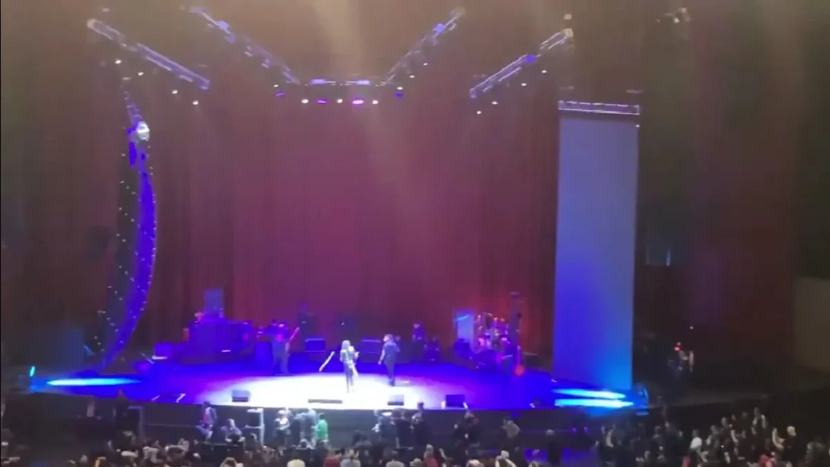 Colapsa pantalla durante concierto sinfónico de El TRI en el Auditorio Nacional