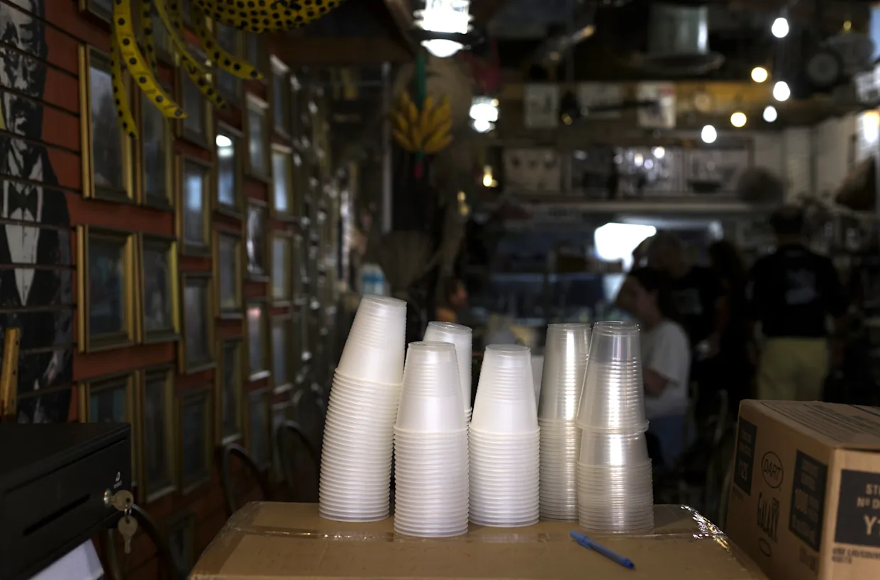 Industria europea de los plásticos dice estar “al borde del precipicio”