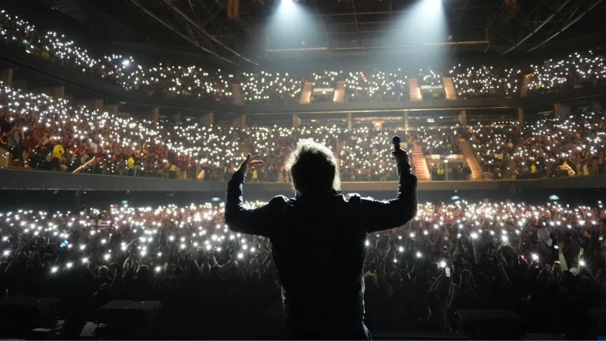 Javier Milei ofrece ‘concierto’ de rock durante la presentación de su nuevo libro