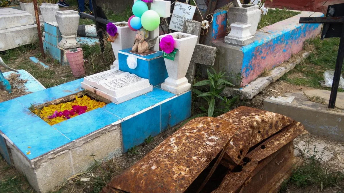 Más de 10 mil policías resguardarán panteones por Día de Muertos en CDMX