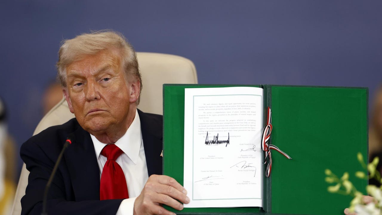 Trump encabezó la firma del acuerdo con Egipto, Qatar y Turquía para poner fin a la guerra en Gaza: “Tenemos paz”