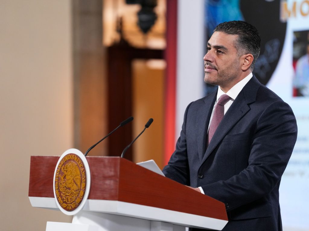 El 56% de llamadas de extorsión salen de 12 penales del país: Harfuch