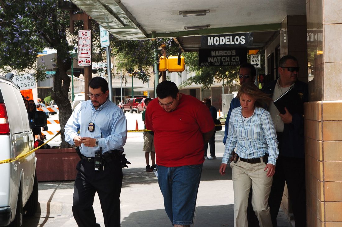 25 de las 143 personas detenidas en redada en Texas tenían antecedentes penales: FBI