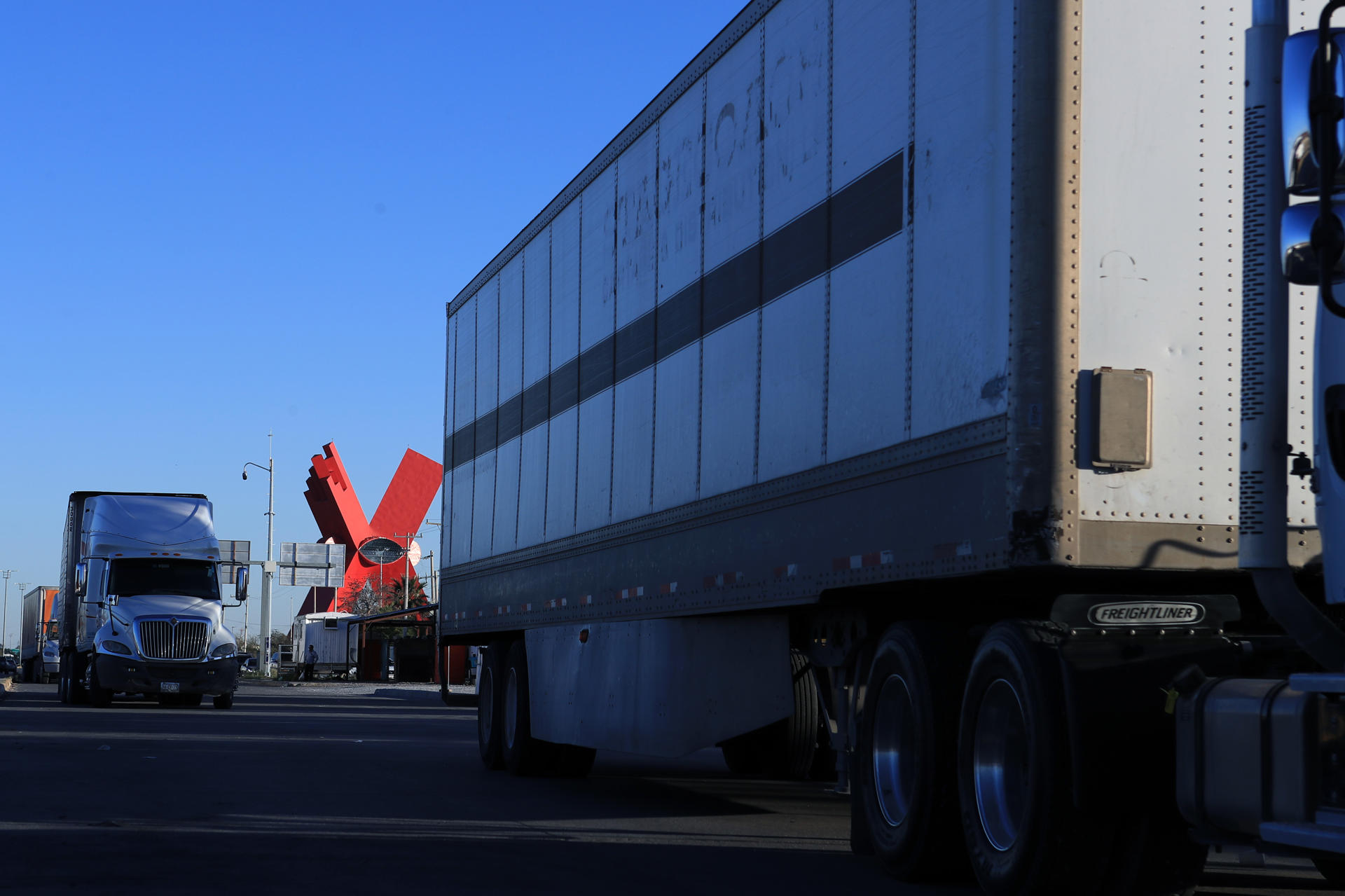 Bloqueos en la fronteriza Ciudad Juárez provocan pérdidas millonarias en norte de México