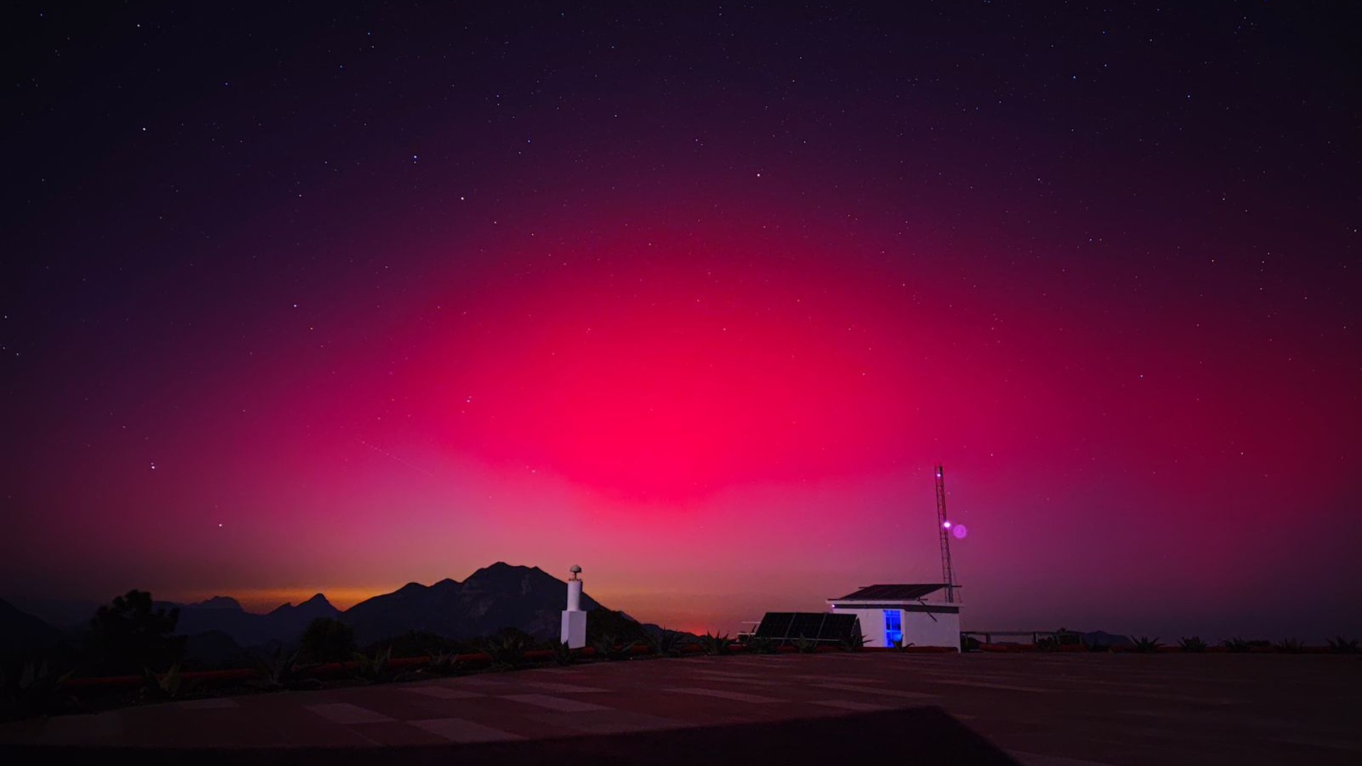 Auroras boreales sorprenden a habitantes de Nuevo León