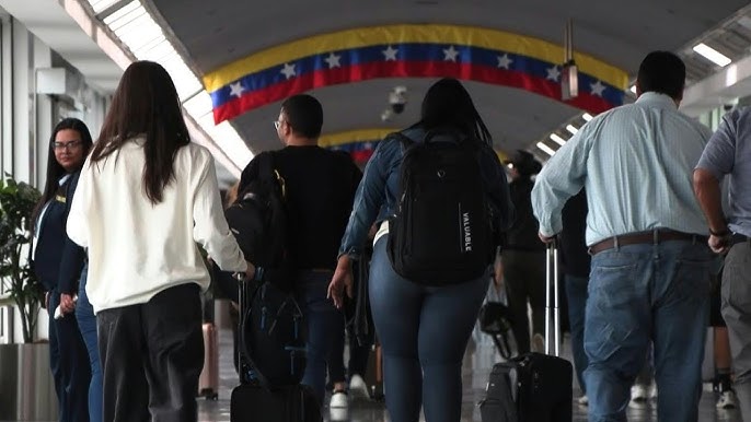 Vuelos semanales de Venezuela al exterior caen 24 % tras fin de concesiones a aerolíneas