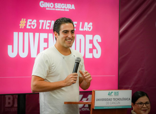 Gino Segura dialoga con estudiantes de la UT Cancún sobre agenda pública