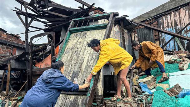 Reportan más de 1.300 derrumbes totales de viviendas en Cuba por el impacto de Melissa
