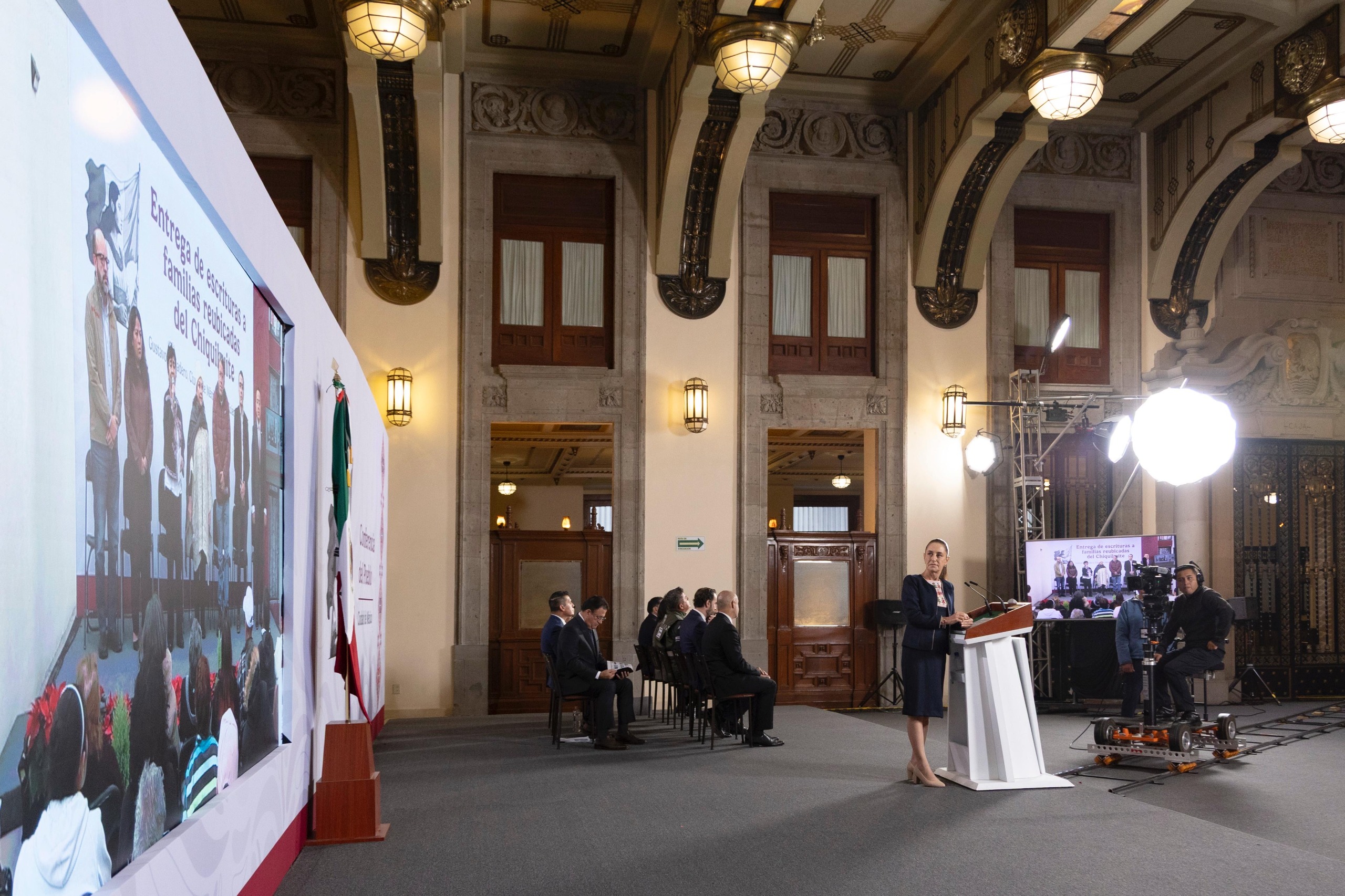 Entregan escrituras a 354 familias reubicadas del Chiquihuite