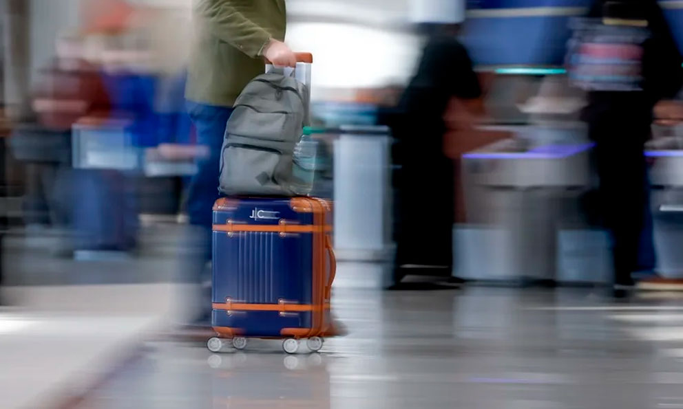 Cerca de 1.800 vuelos han sido cancelados en EE. UU., la mayoría debido al mal tiempo