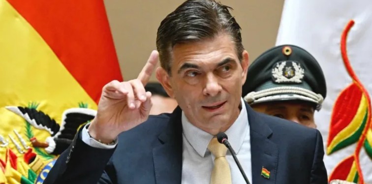 Bolivia se declara en emergencia económica y elimina la subvención a los carburantes