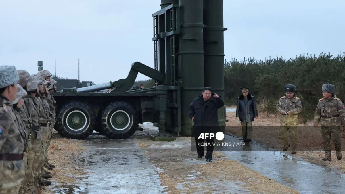 Kim Jong Un ordena ampliar producción de misiles en 2026