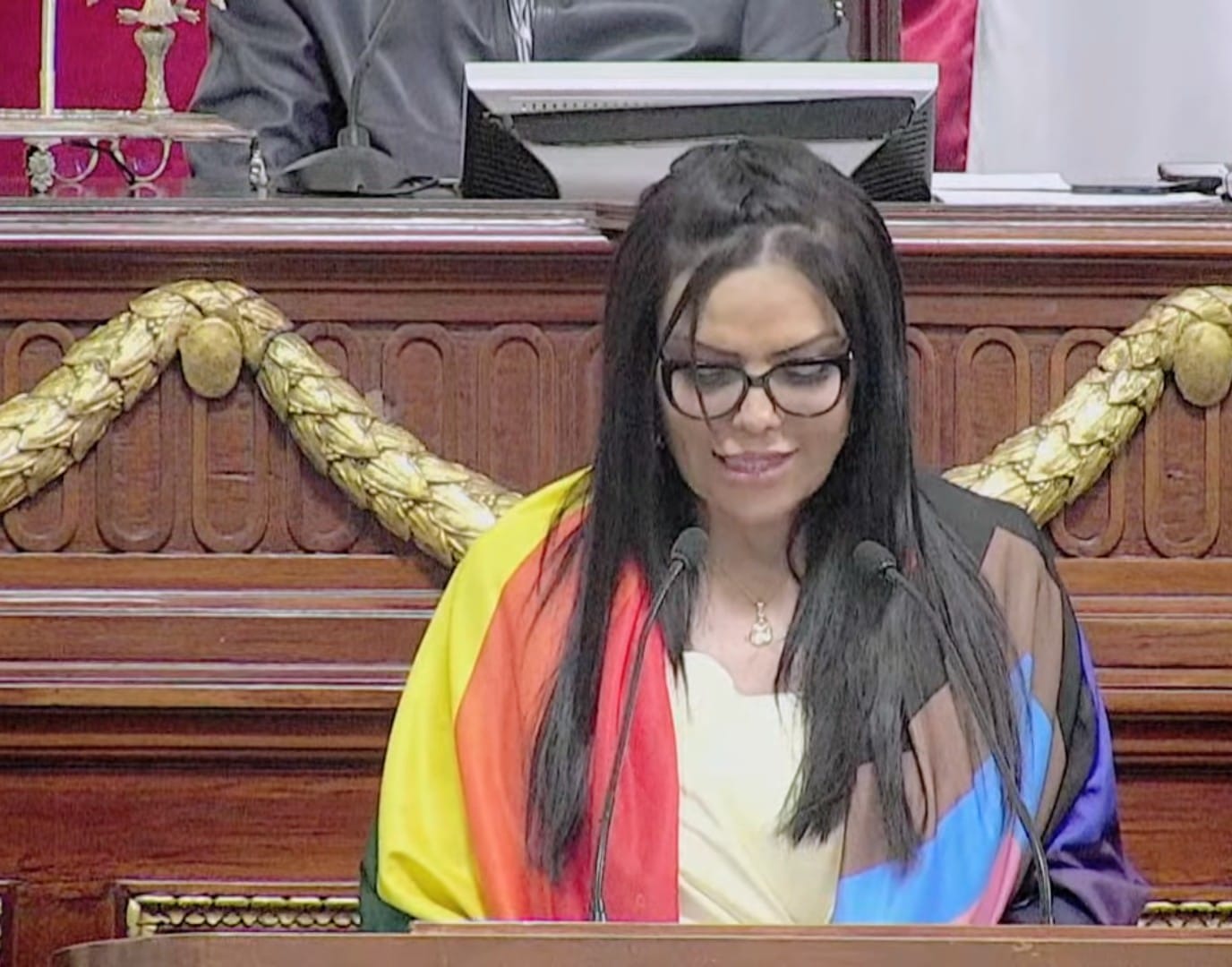 Piden ampliar licencias para hombres trans que gestan