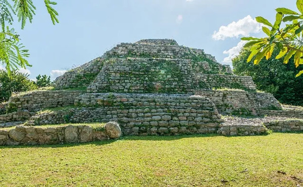 Obra sin permisos daña estructuras de zona arqueológica de Tzemé